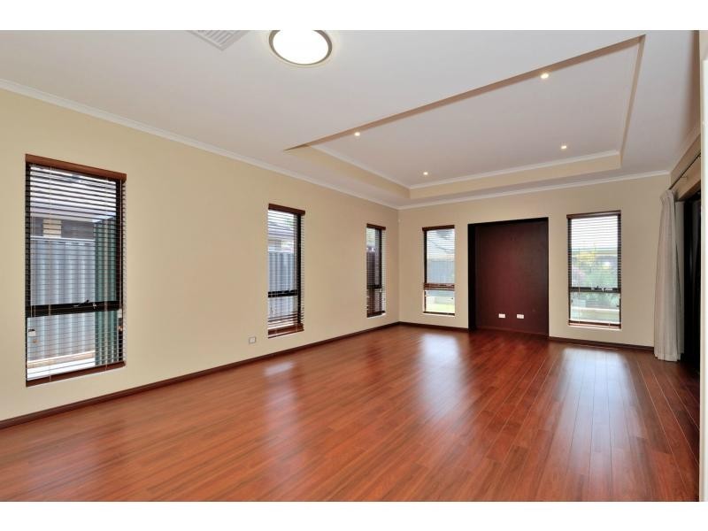 10 Gleeson Entrance, Aveley WA 6069