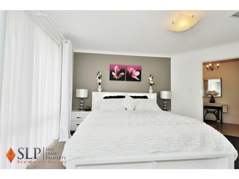 16 Petworth Drive, The Vines WA 6069