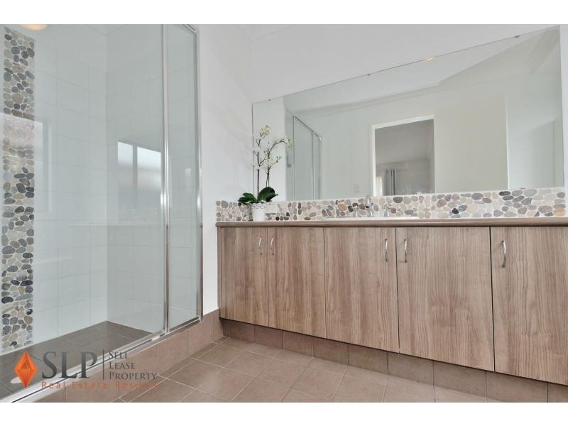 16 Petworth Drive, The Vines WA 6069