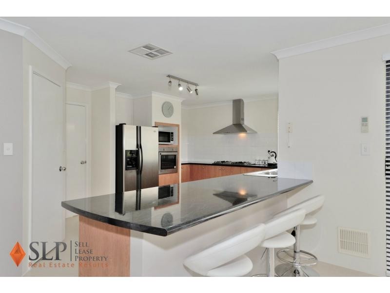 16 Petworth Drive, The Vines WA 6069