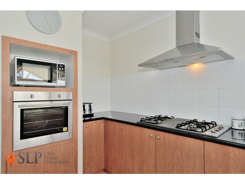 16 Petworth Drive, The Vines WA 6069