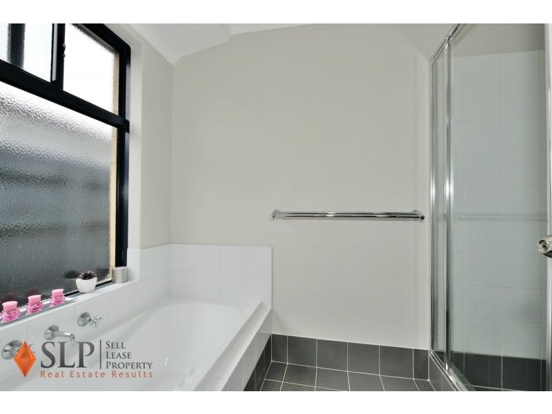 16 Petworth Drive, The Vines WA 6069