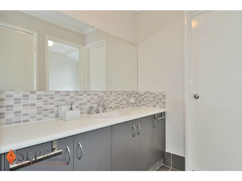 16 Petworth Drive, The Vines WA 6069