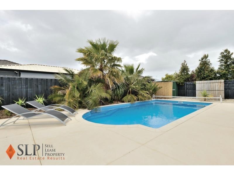 16 Petworth Drive, The Vines WA 6069