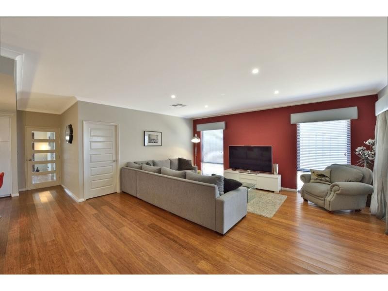 6 Senecio Way, Halls Head WA 6210