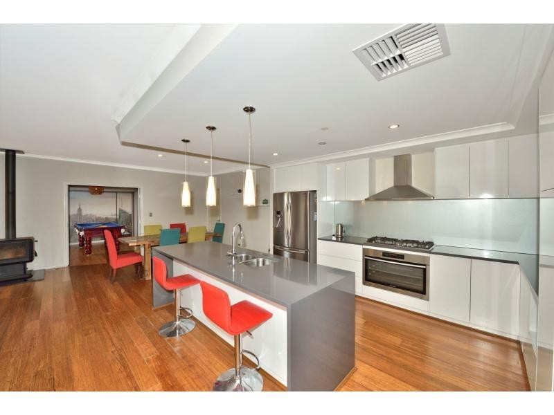 6 Senecio Way, Halls Head WA 6210