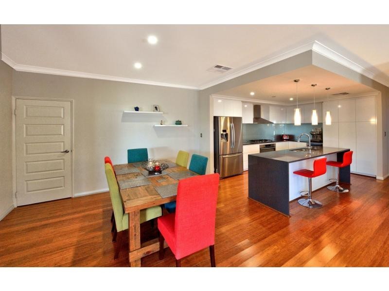 6 Senecio Way, Halls Head WA 6210