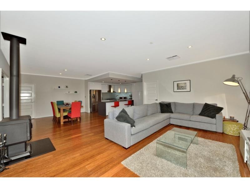 6 Senecio Way, Halls Head WA 6210