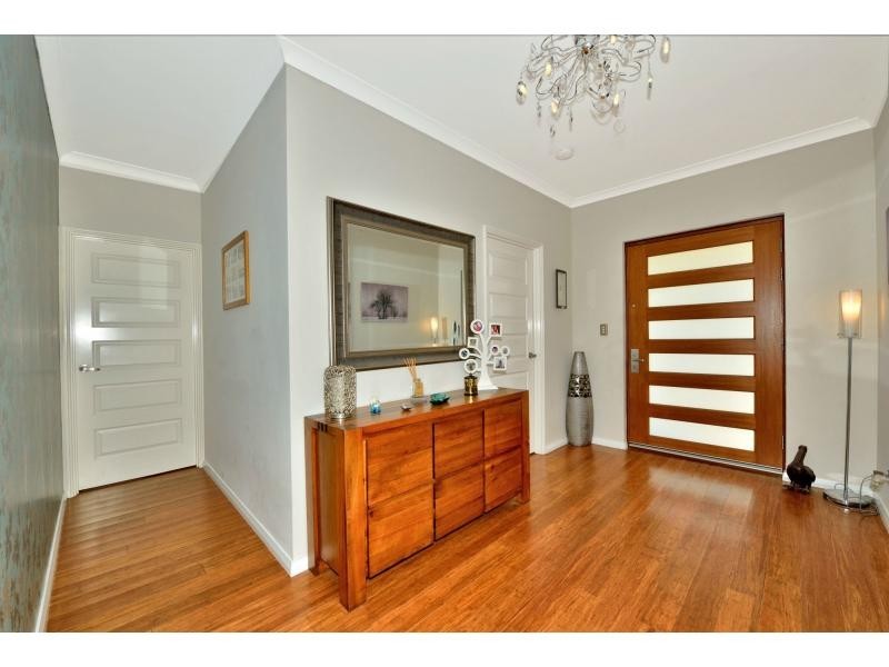 6 Senecio Way, Halls Head WA 6210