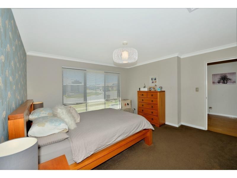 6 Senecio Way, Halls Head WA 6210