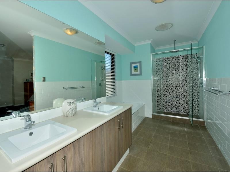 6 Senecio Way, Halls Head WA 6210