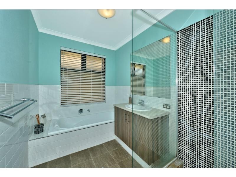 6 Senecio Way, Halls Head WA 6210