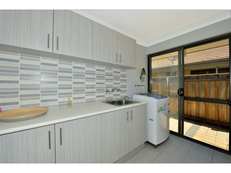 6 Senecio Way, Halls Head WA 6210