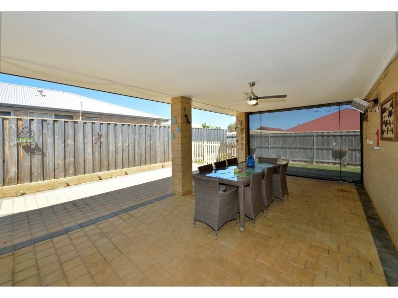 6 Senecio Way, Halls Head WA 6210