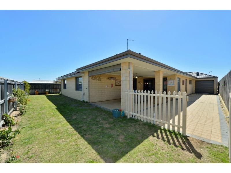 6 Senecio Way, Halls Head WA 6210