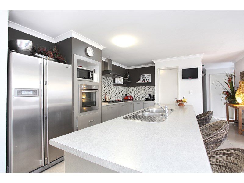 8 Anhinga Trail, Dudley Park WA 6210