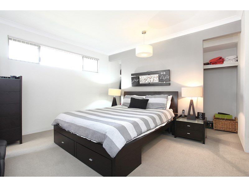 8 Anhinga Trail, Dudley Park WA 6210