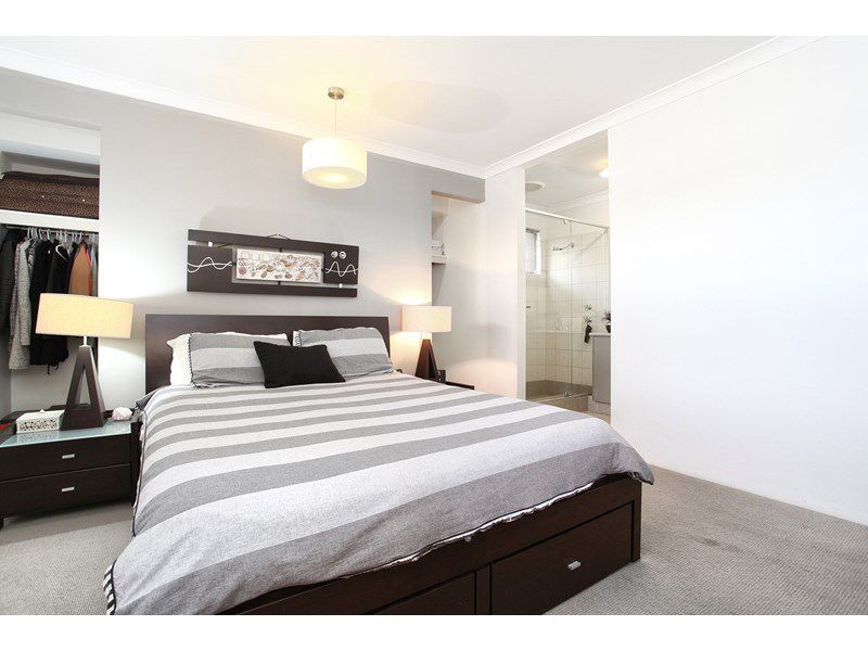 8 Anhinga Trail, Dudley Park WA 6210