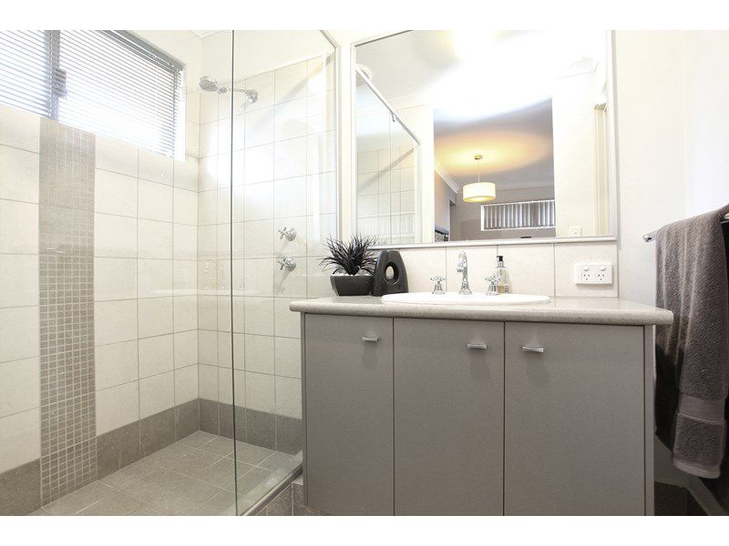 8 Anhinga Trail, Dudley Park WA 6210