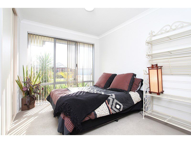 8 Anhinga Trail, Dudley Park WA 6210