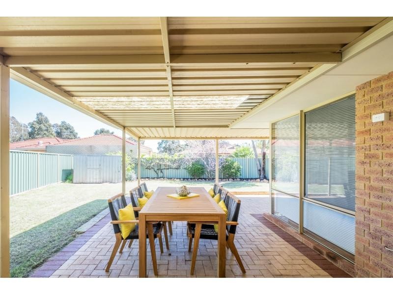 2 Leaf Place, Seville Grove WA 6112