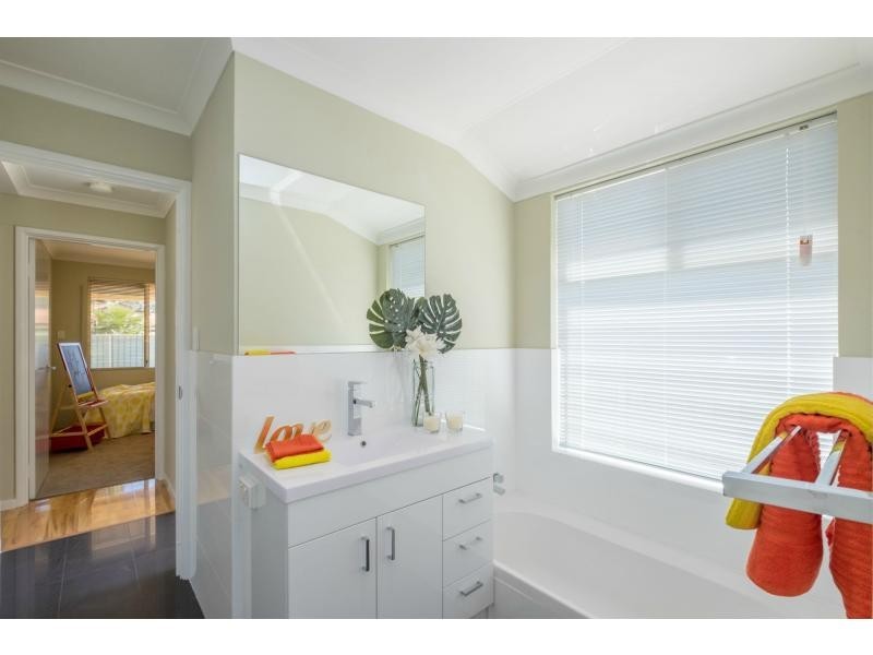 2 Leaf Place, Seville Grove WA 6112