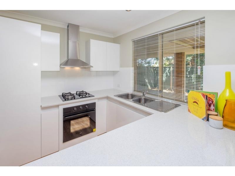2 Leaf Place, Seville Grove WA 6112
