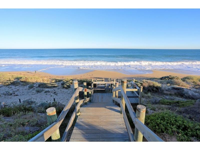 316 Peelwood Parade, Halls Head WA 6210