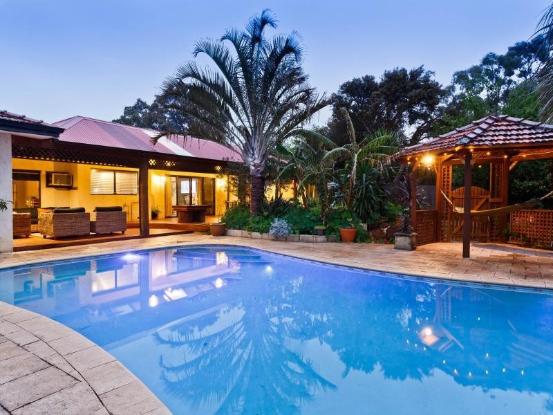 55 Waterloo Crescent, Lesmurdie WA 6076