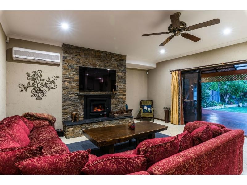 55 Waterloo Crescent, Lesmurdie WA 6076