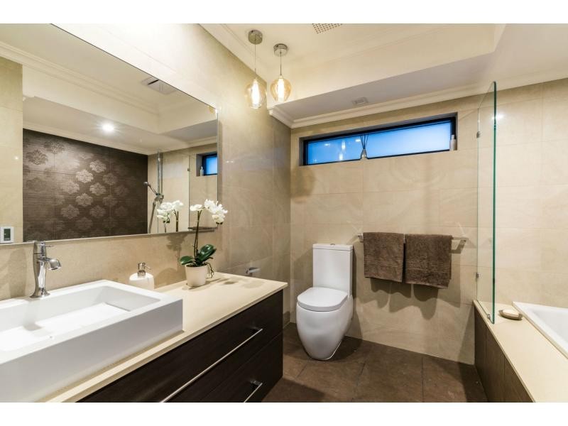 55 Waterloo Crescent, Lesmurdie WA 6076