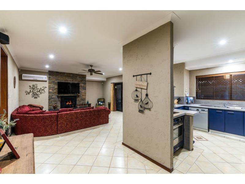 55 Waterloo Crescent, Lesmurdie WA 6076