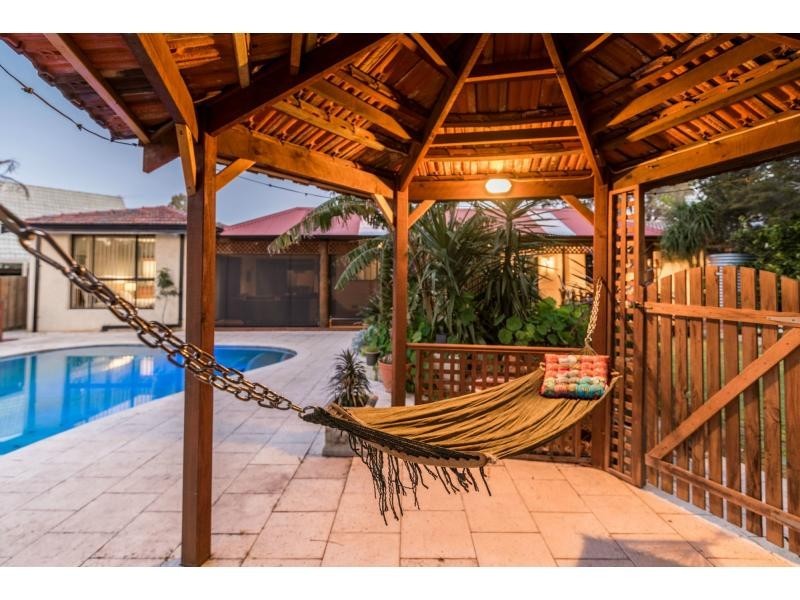 55 Waterloo Crescent, Lesmurdie WA 6076