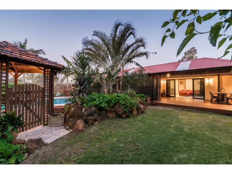55 Waterloo Crescent, Lesmurdie WA 6076