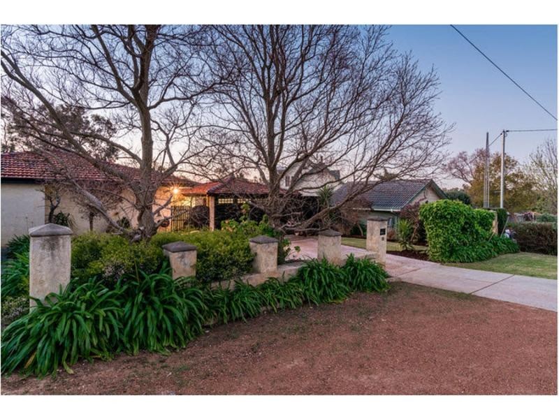 55 Waterloo Crescent, Lesmurdie WA 6076