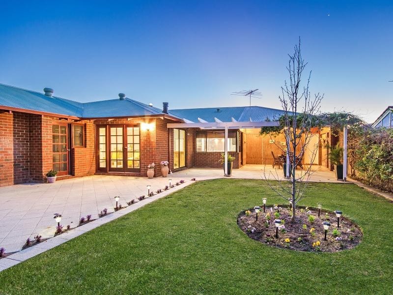 13 Trinidad Street, Safety Bay WA 6169