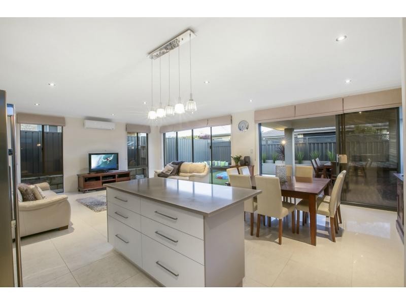 24 Panzano Circuit, Woodvale WA 6026