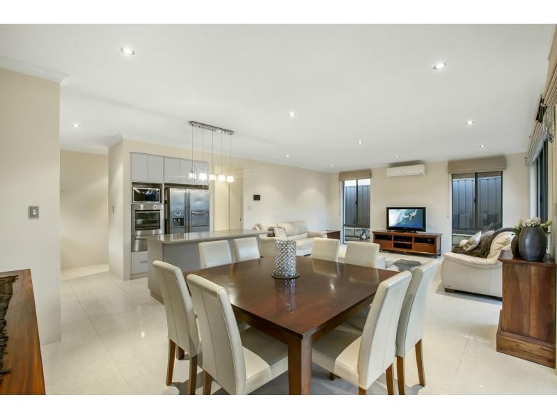 24 Panzano Circuit, Woodvale WA 6026