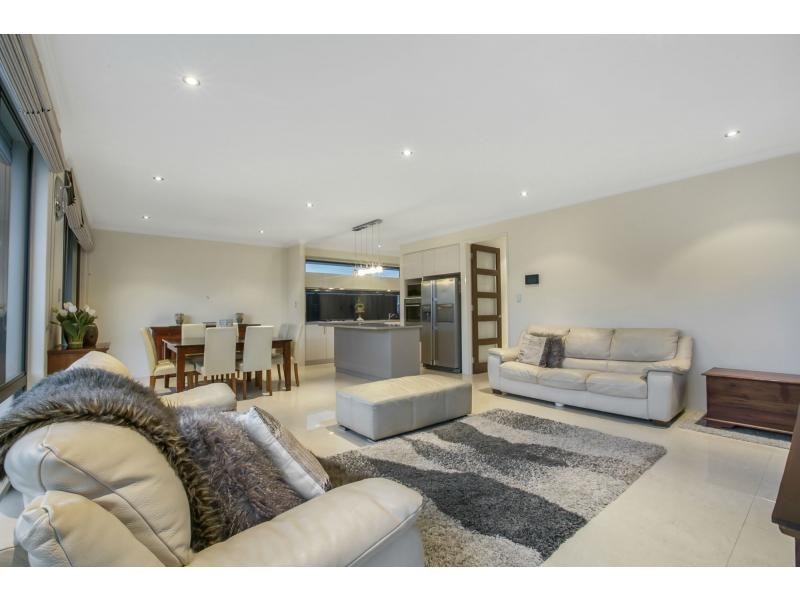 24 Panzano Circuit, Woodvale WA 6026