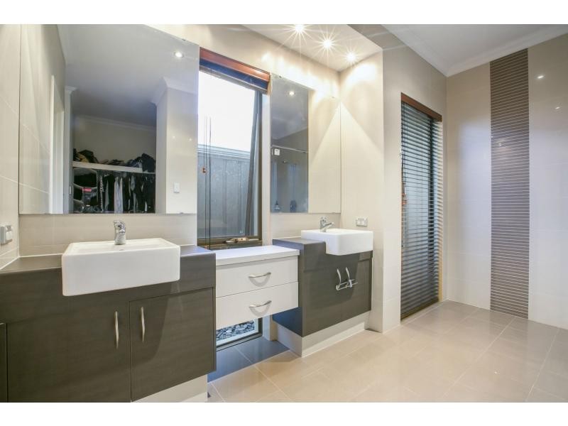 24 Panzano Circuit, Woodvale WA 6026