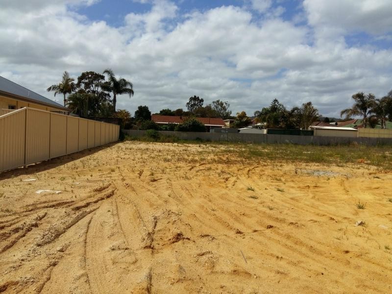 17 Hazelwood Road, Maddington WA 6109