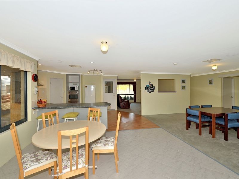 6 Chantilly Circuit, Meadow Springs WA 6210