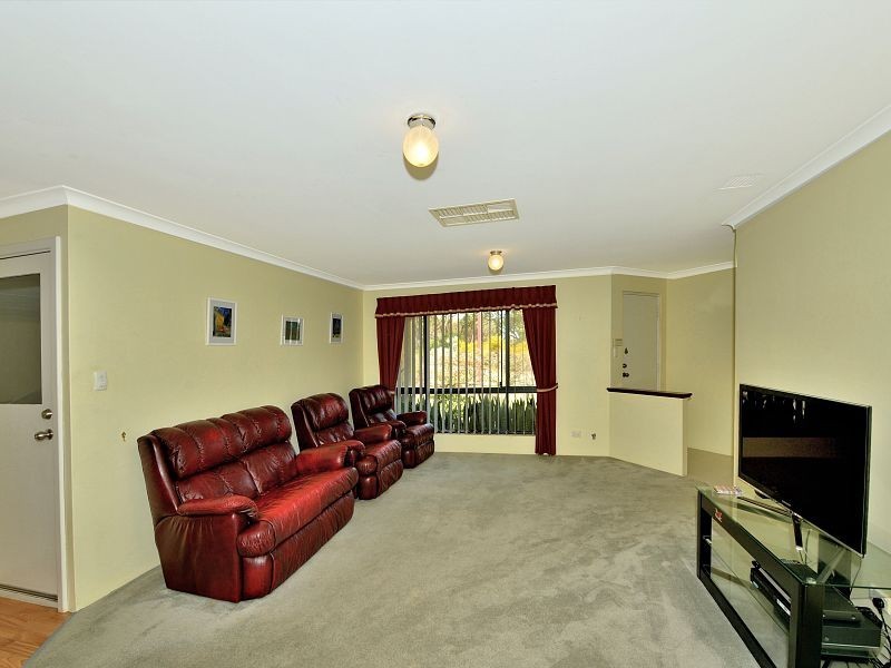6 Chantilly Circuit, Meadow Springs WA 6210
