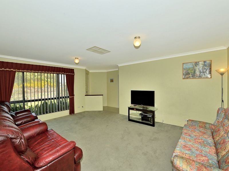 6 Chantilly Circuit, Meadow Springs WA 6210