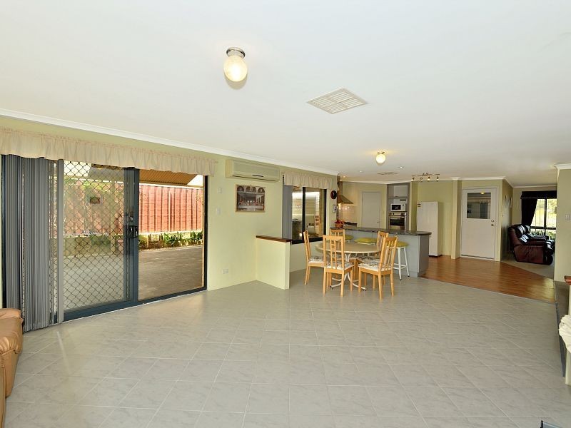6 Chantilly Circuit, Meadow Springs WA 6210