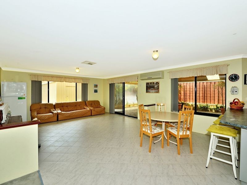 6 Chantilly Circuit, Meadow Springs WA 6210