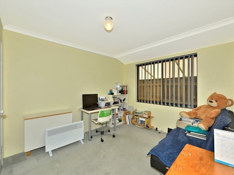 6 Chantilly Circuit, Meadow Springs WA 6210