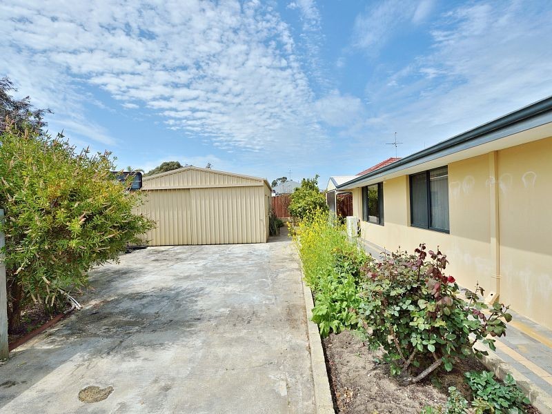 6 Chantilly Circuit, Meadow Springs WA 6210