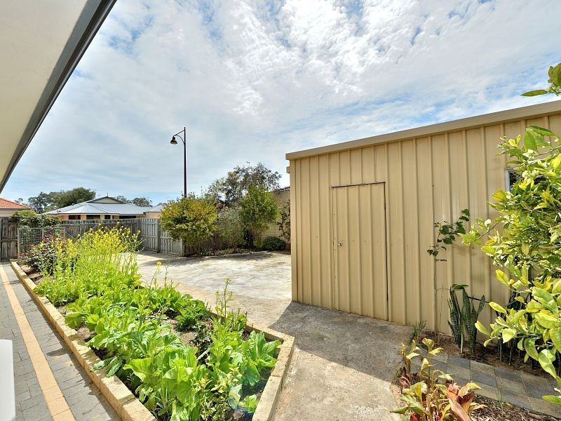 6 Chantilly Circuit, Meadow Springs WA 6210