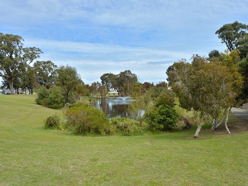 6 Chantilly Circuit, Meadow Springs WA 6210